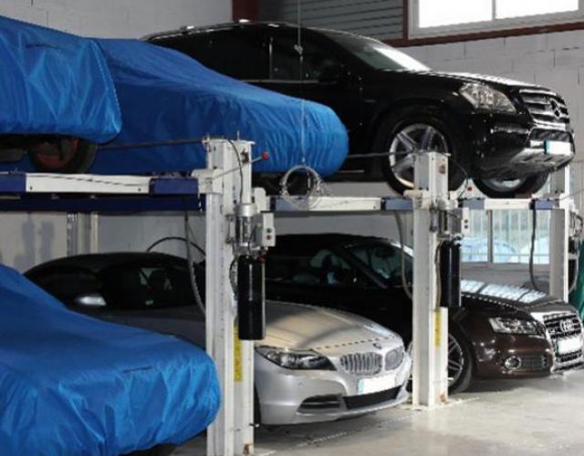 voitures au garage